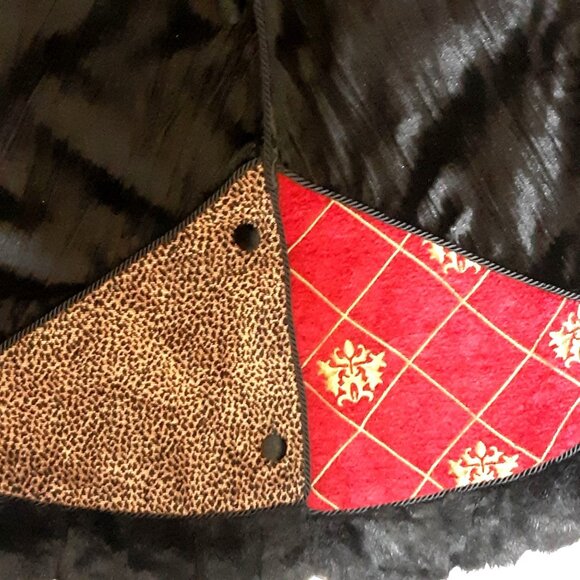 Villa Bacci Faux Fur & Patterned Fabric Tree Skirt 52" - Picture 2 of 5